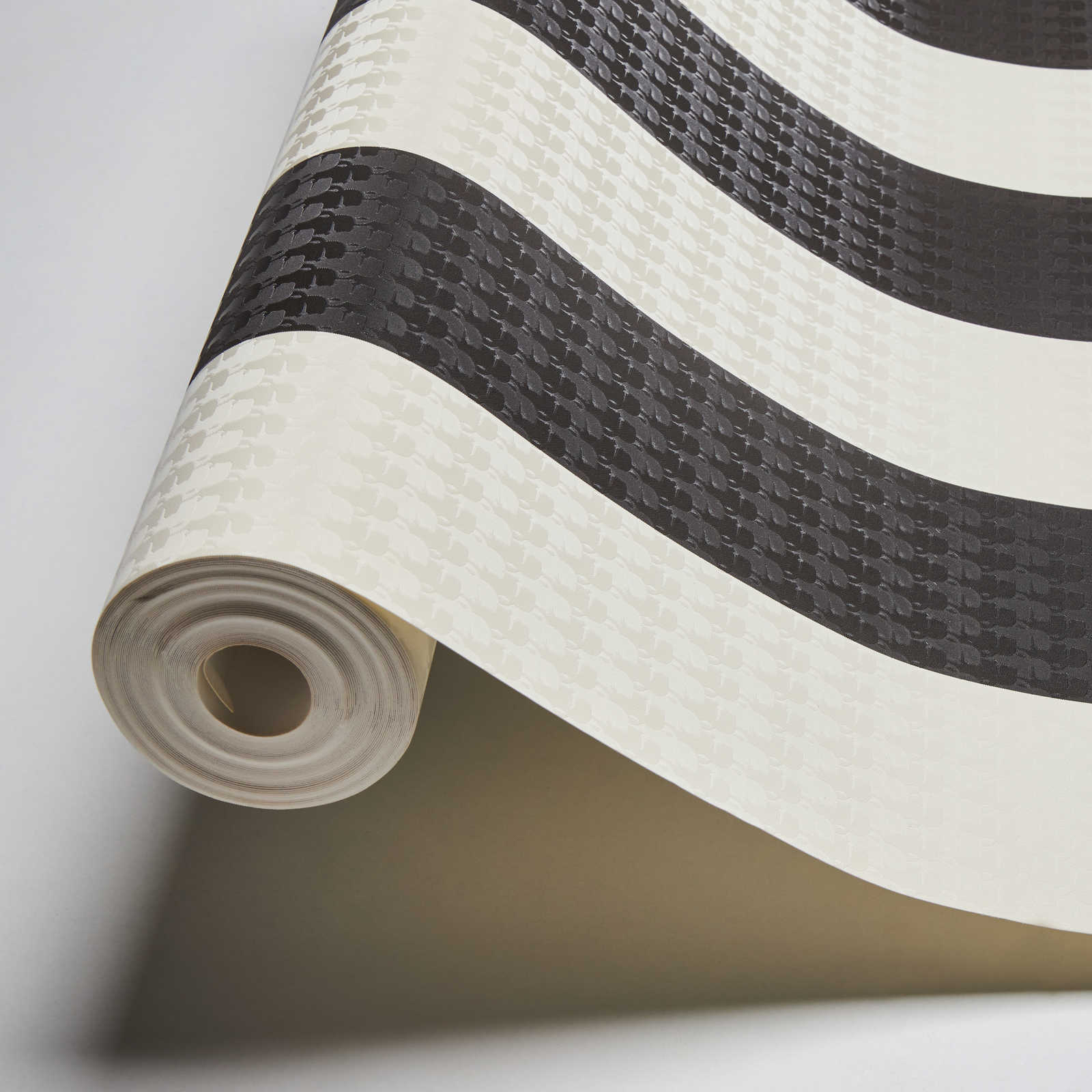             Wallpaper Karl LAGERFELD stripes & texture pattern - black, white
        