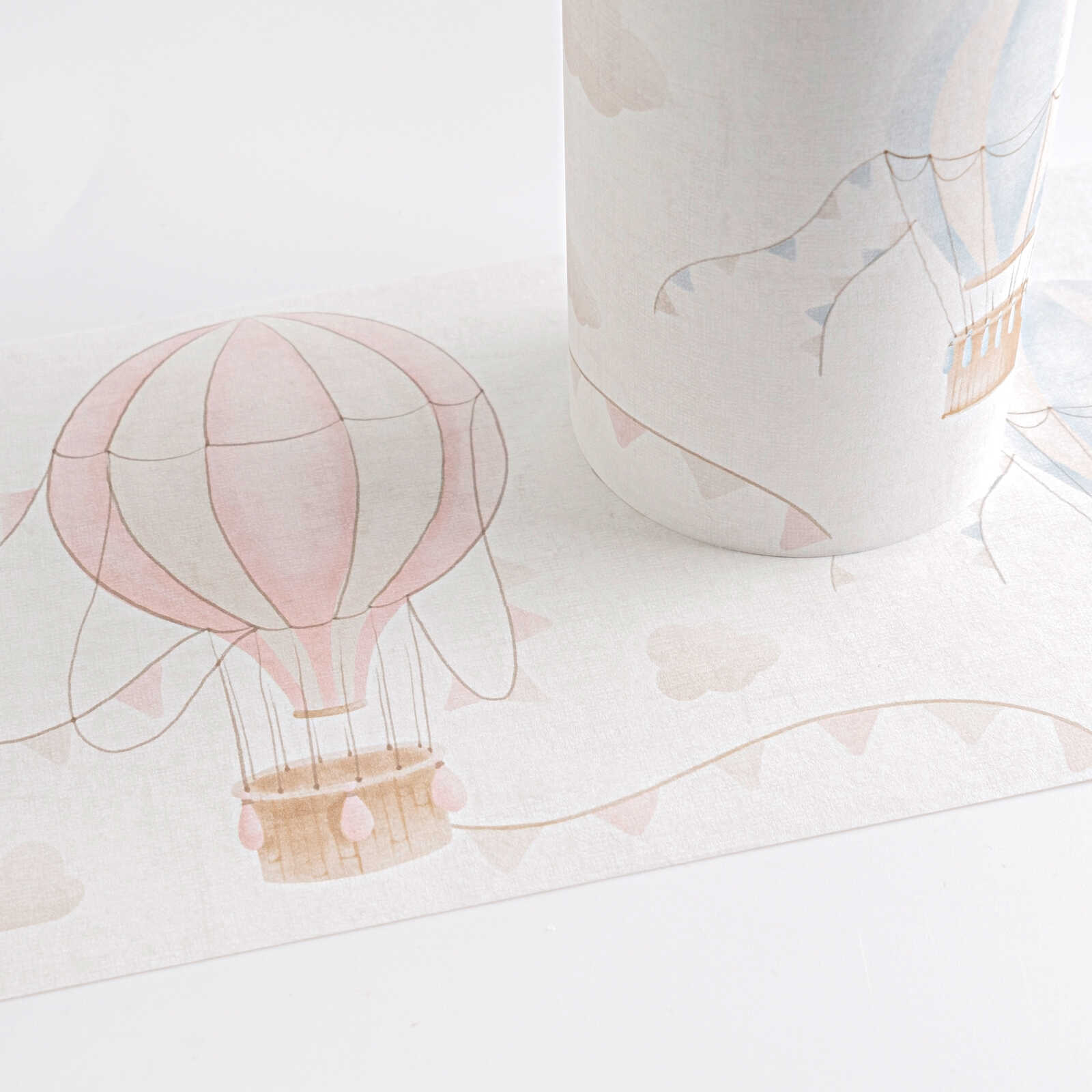             Kinderzimmer Bordüre mit Heißluftballons und Wolken – Luftiges Design für traumhafte Kinderzimmer – Creme, Beige, Rosa
        