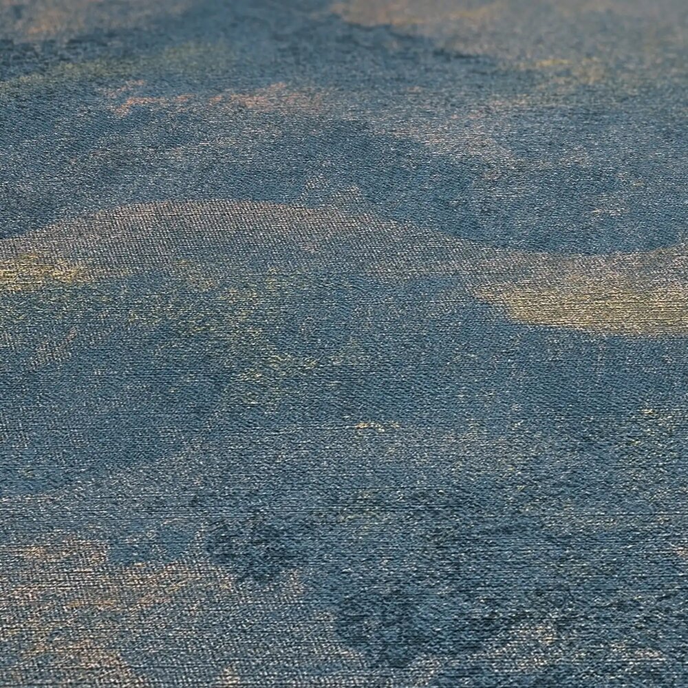 Moderne Vliestapete mit abstraktem Wellenmuster, leicht glänzend und ebenmäßige Struktur – Blau, Dunkelblau, Gold