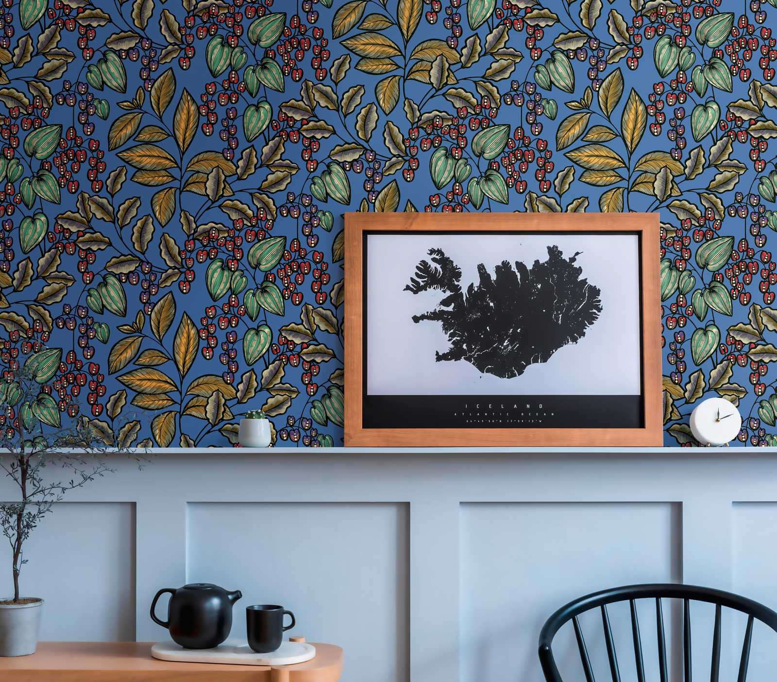 Florale Tapete Blau mit Blätter Design im Scandinavian Look