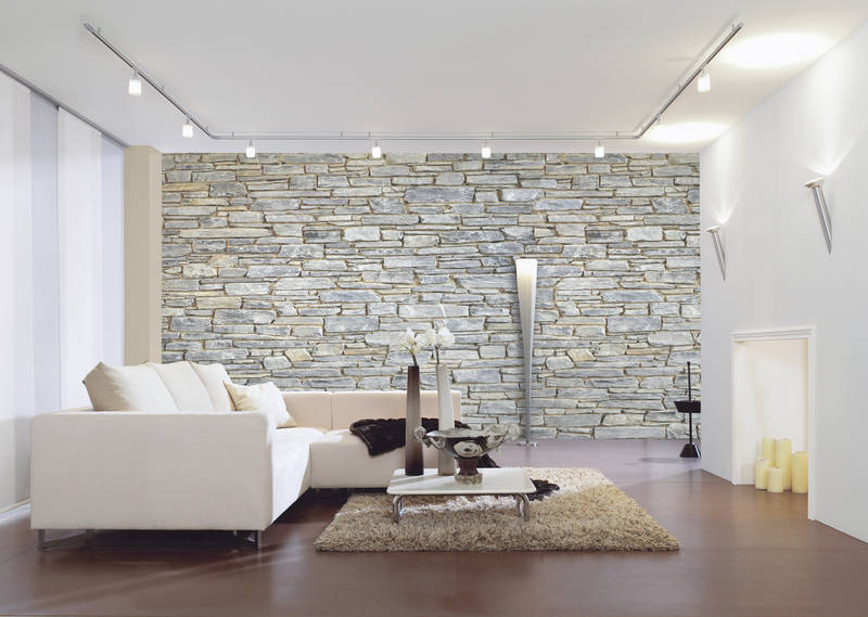 Wohnzimmer, Steinwand, Sofa, Teppich, Lampe