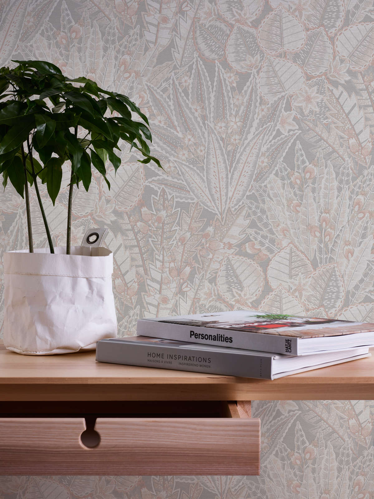 Florale Vliestapete in sanften Farben und matter Optik – Grau, Beige, Weiß