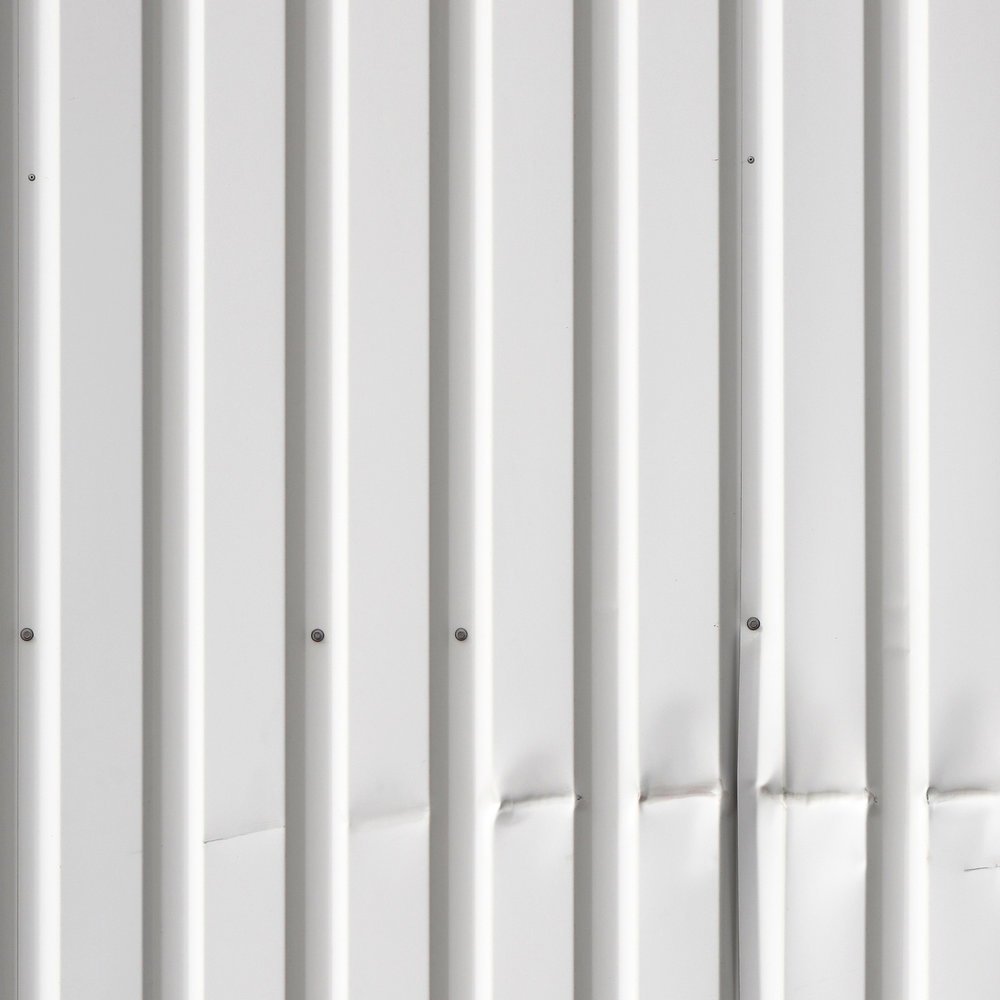             Loft Style Fototapete – Vliestapete im Industrie Look mit beschädigter Metallwand – Grau
        