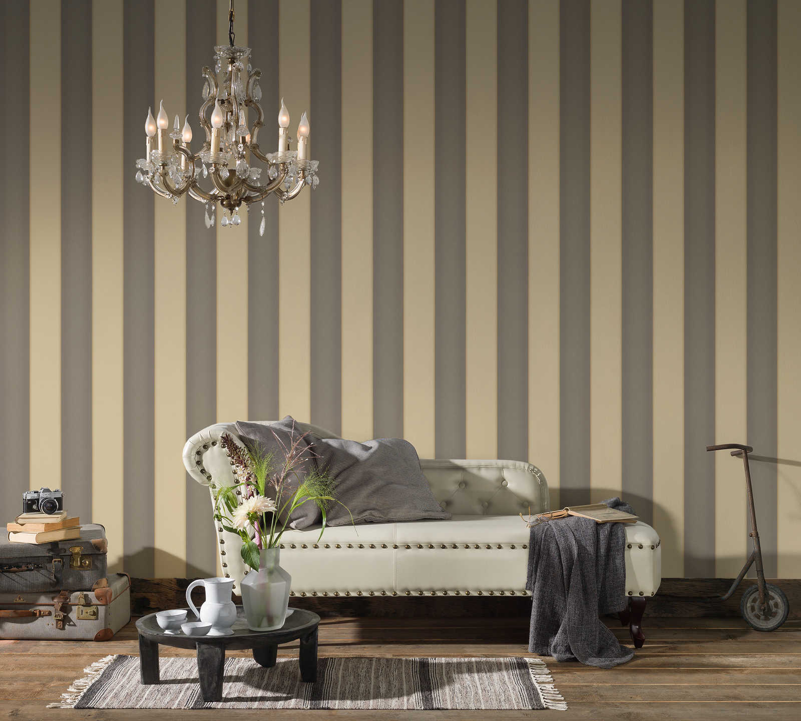             Tapete mit Silber Metallic Streifen – Creme, Grau
        