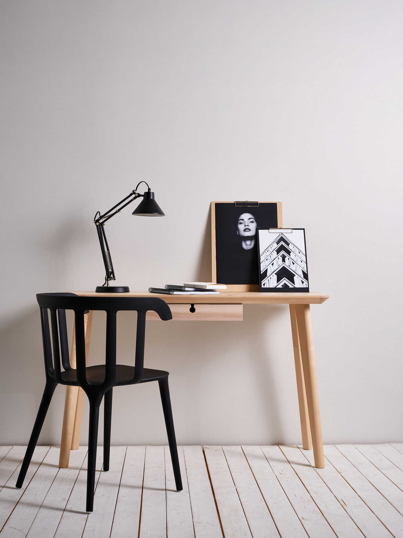 Schreibtisch, Mobiliar, Tabelle, Stuhl, Lampe