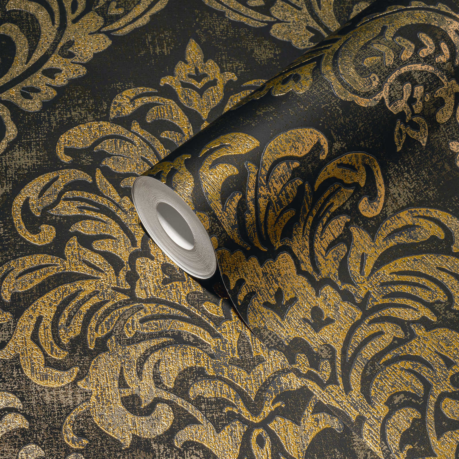             Vliestapete mit Barock-Ornamenten & metallic Used-Look – Schwarz, Gold
        