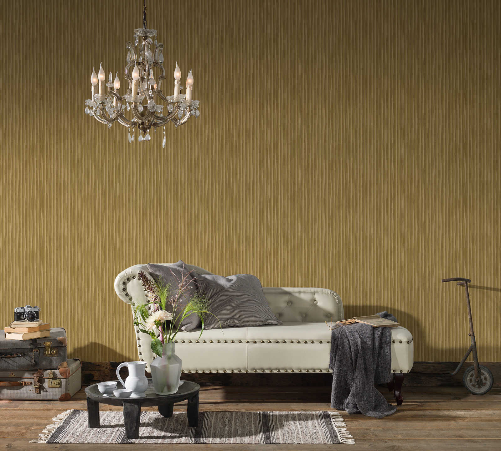             Metallic Design Tapete mit Linienmuster in Gold – Metallic
        