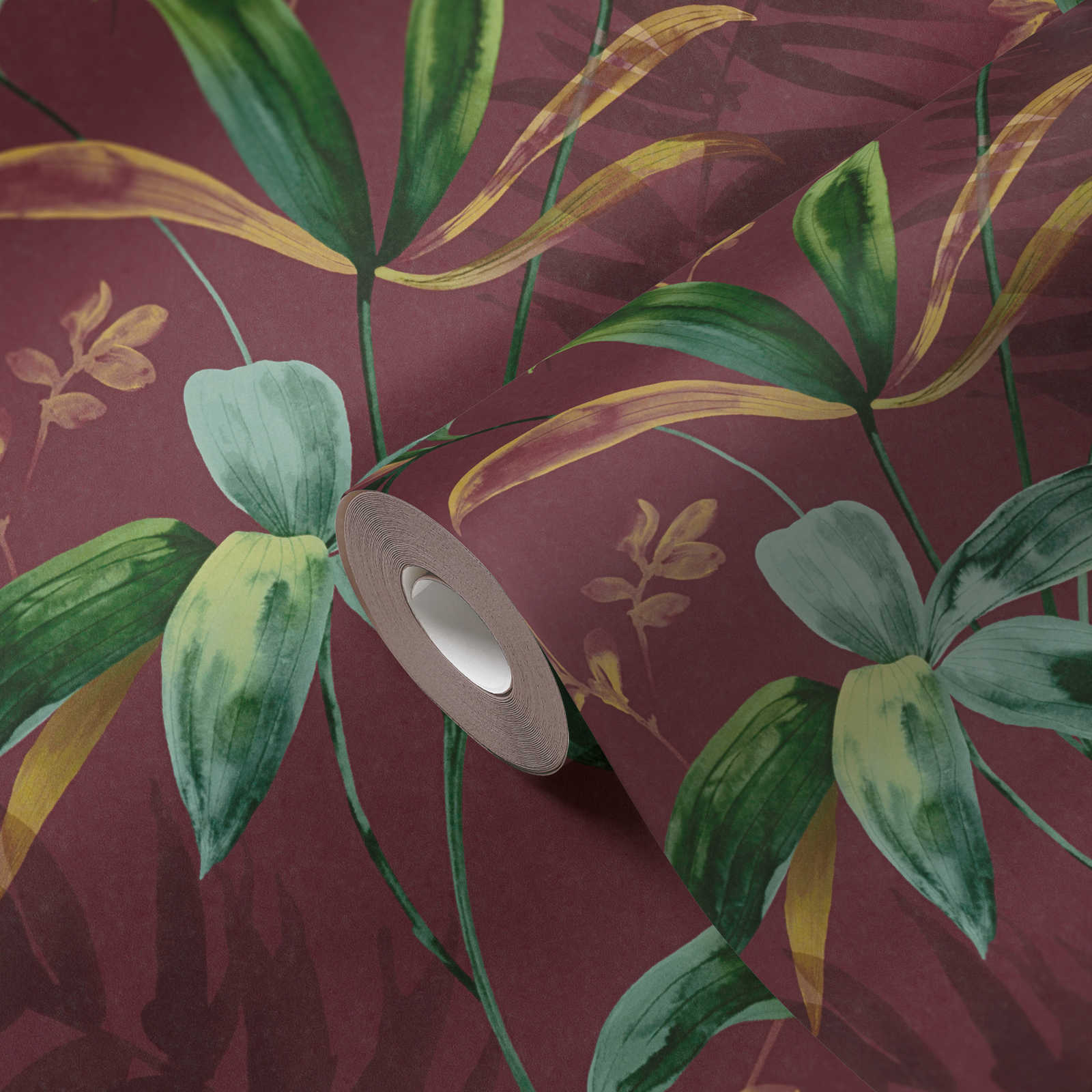             Dunkelrote Tapete mit Grünen Blättern im Aquarell Stil – Rot, Grün, Gelb
        