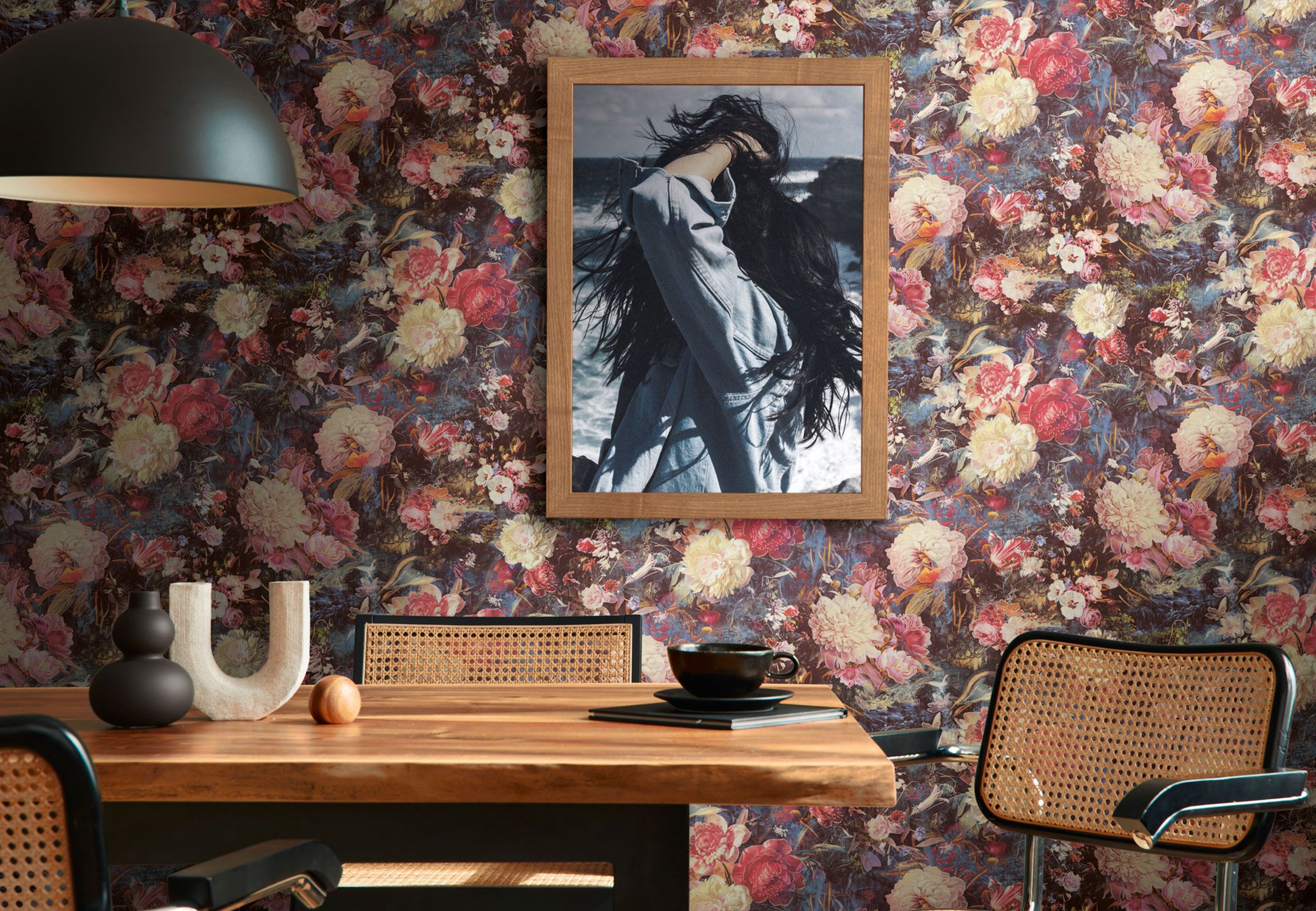 Auffällige-Rosentapete-mit-Glitzereffekt-AS388211