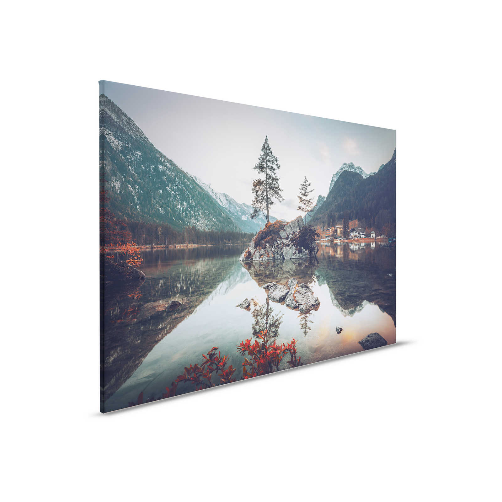         Leinwandbild mit kleinem Dorf im Tal am See – 0,90 m x 0,60 m
    