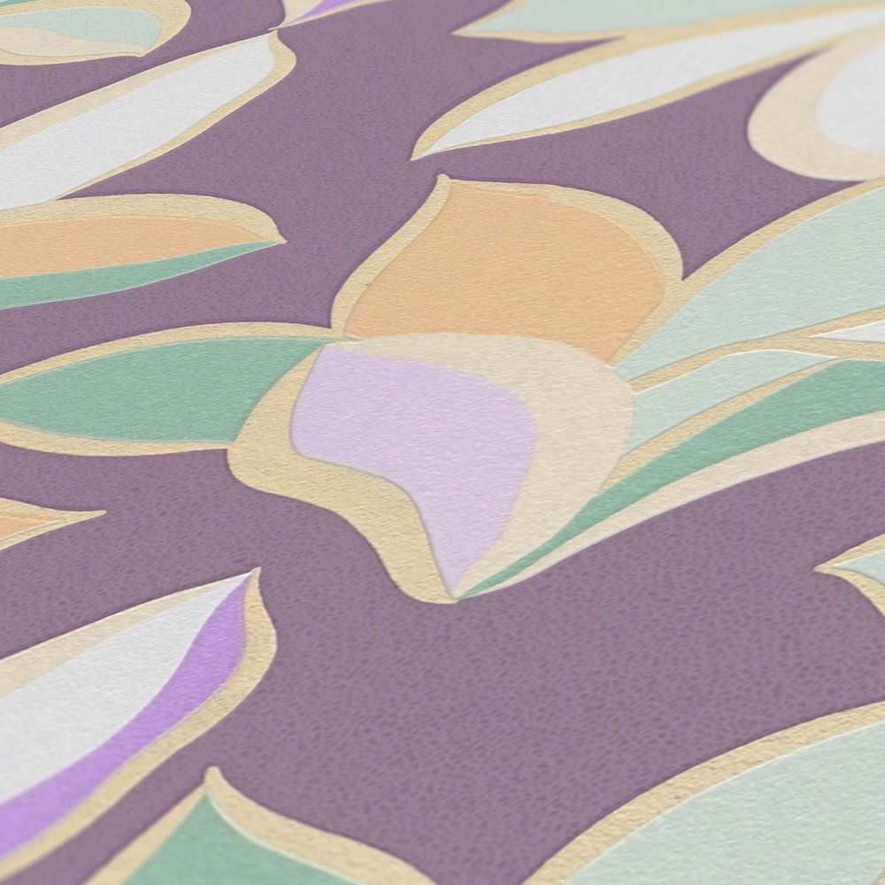             Blumentapete mit glänzendem Muster – Lila, Gold, Grün
        