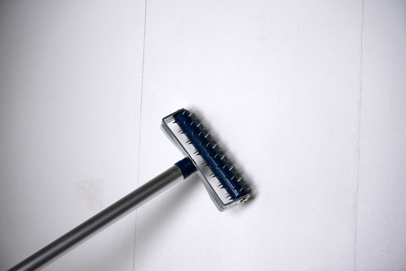             Spijkerrol uitschuifbaar 54-98cm, duurzame egelroller
        