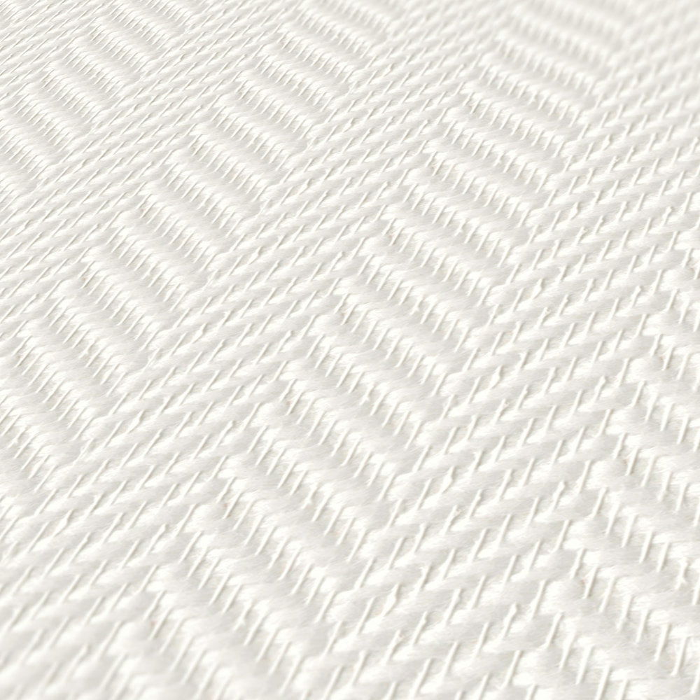             Glasfasertapete mit Fischgrätmuster – formstabil, mehrfach überstreichbar
        