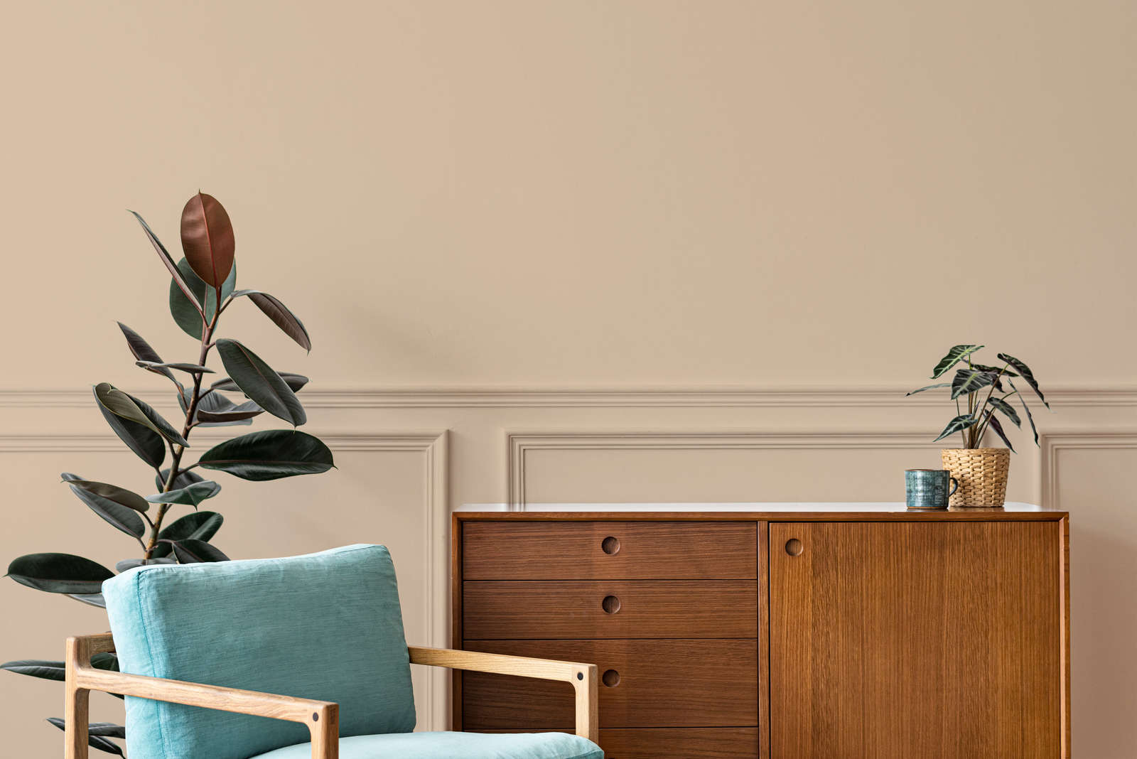 Holzsideboard, Dunkelbraun, Möbel, Blumenpflanze, Wandpaneel