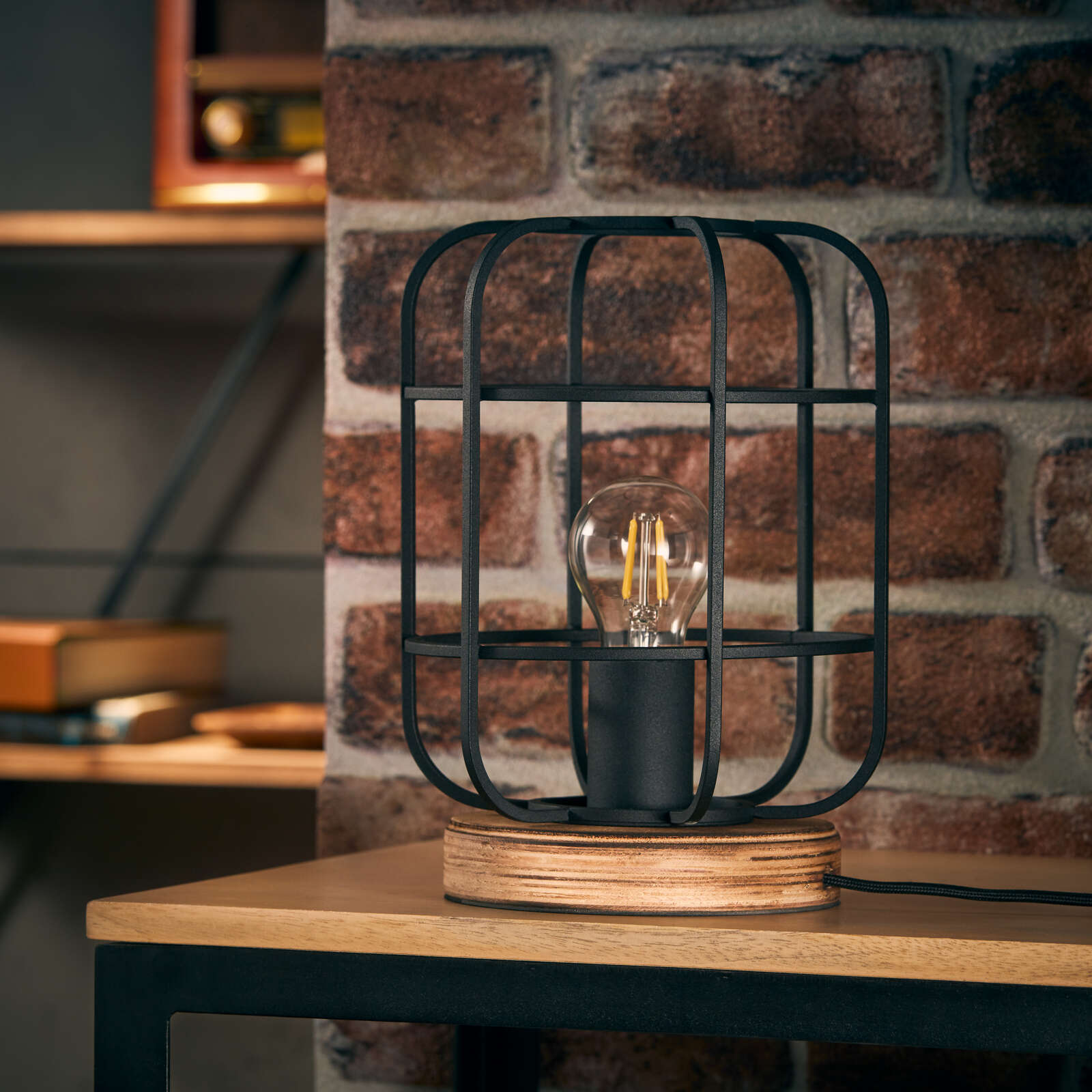             Tischleuchte aus Holz - Inga 3 – Braun
        