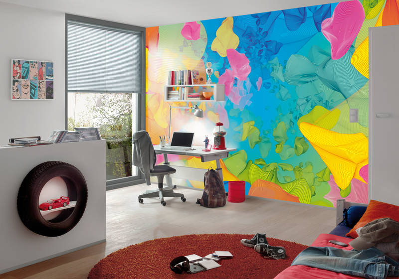 wohnzimmer, buntes-wandmotiv, schreibtisch, stuhl-büro, teppich-rot