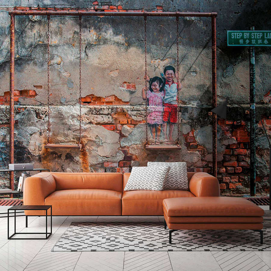         Fototapete Steinwand mit Wandbild und Schaukel – Braun, Beige, Grau
    