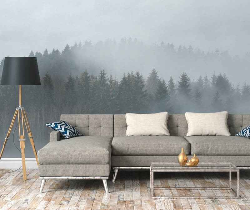             Geheimnisvoller Wald im Nebel – Weiß, Grün, Grau
        