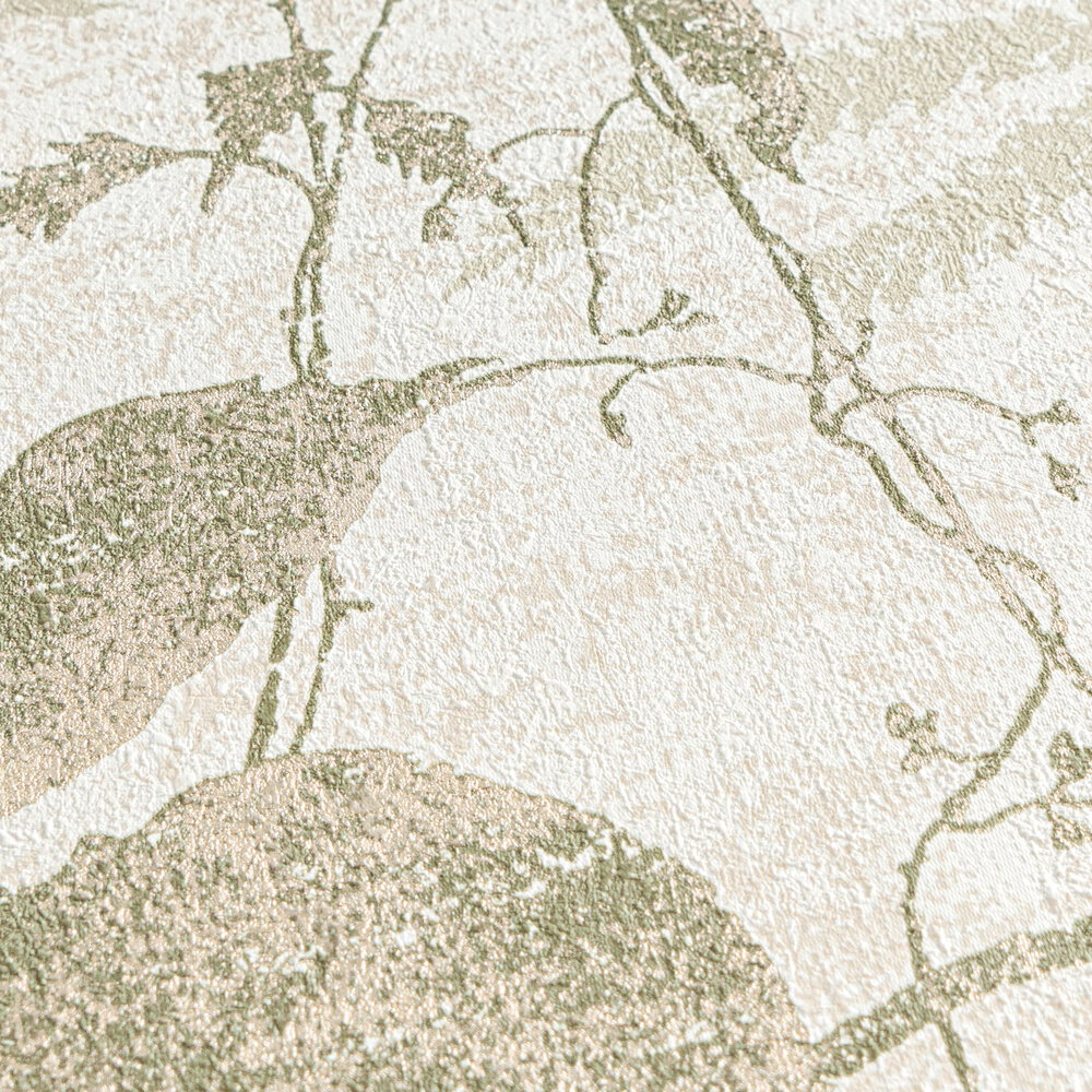 Natürliche, helle Vliestapete mit filigranem Blättermuster und feiner Oberfläche – Creme, Grün, Gold
