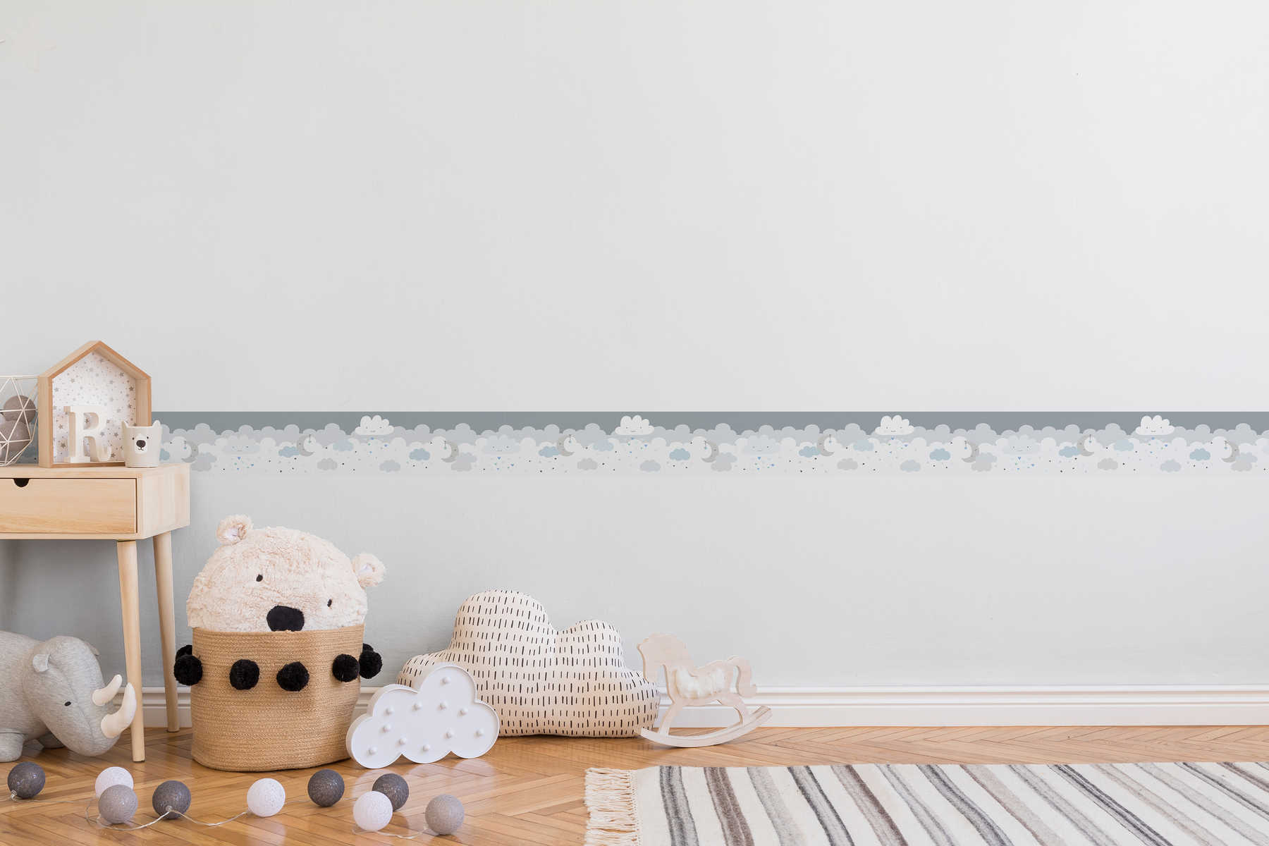             Selbstklebende Babyzimmer Bordüre 'Blaue Zuckerwolken' – Blau, Grau, Weiß
        