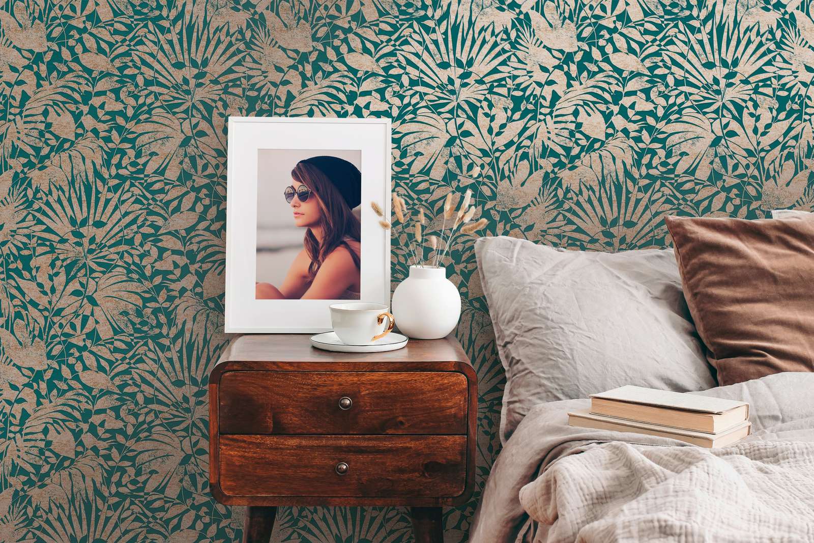             Grüne Tapete Blättermuster mit Metallic Struktureffekt
        