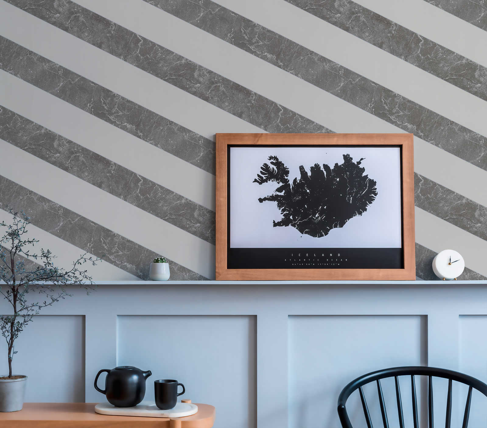             Streifentapete mit Marmoroptik Design by MICHALSKY – Grau
        