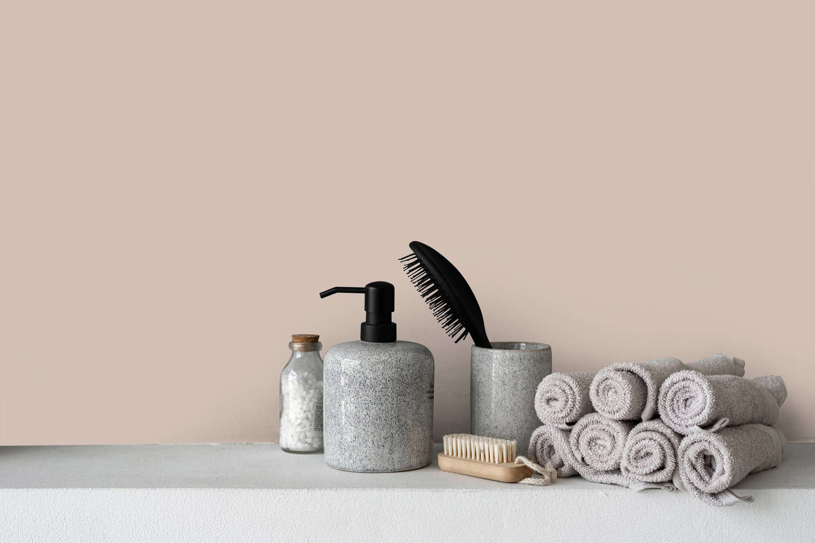 Handtuchstapel, Shampoo-Spender, Behaelter, Haarbürste, Glasflasche