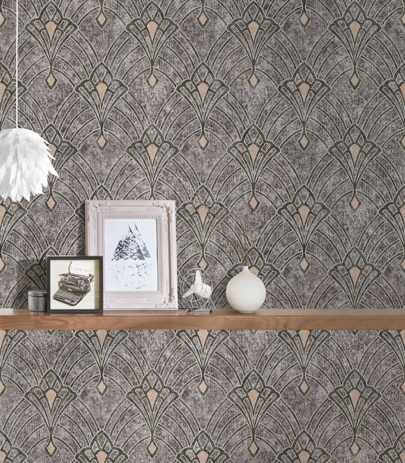            Metallic Tapete Schwarz mit Glanzeffekt & Farbstruktur
        