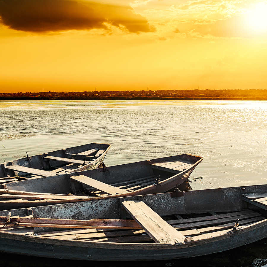         Papier peint nature Bateaux en bois au bord d'un lac sur intissé lisse premium
    