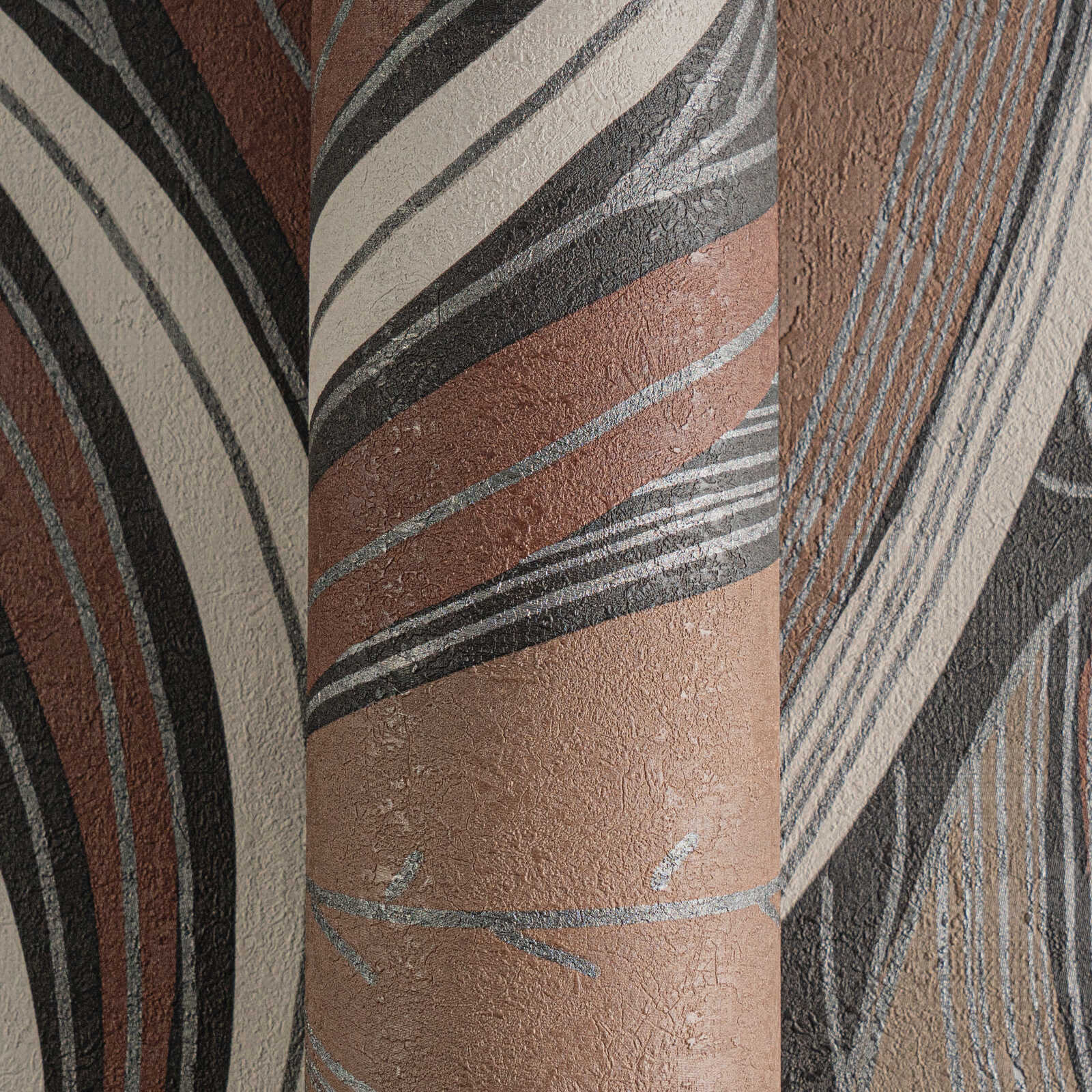             Extravagante und fein strukturierte Vliestapete mit geschwungenem, dynamischem Blätter-Design – Braun, Schwarz, Grau
        