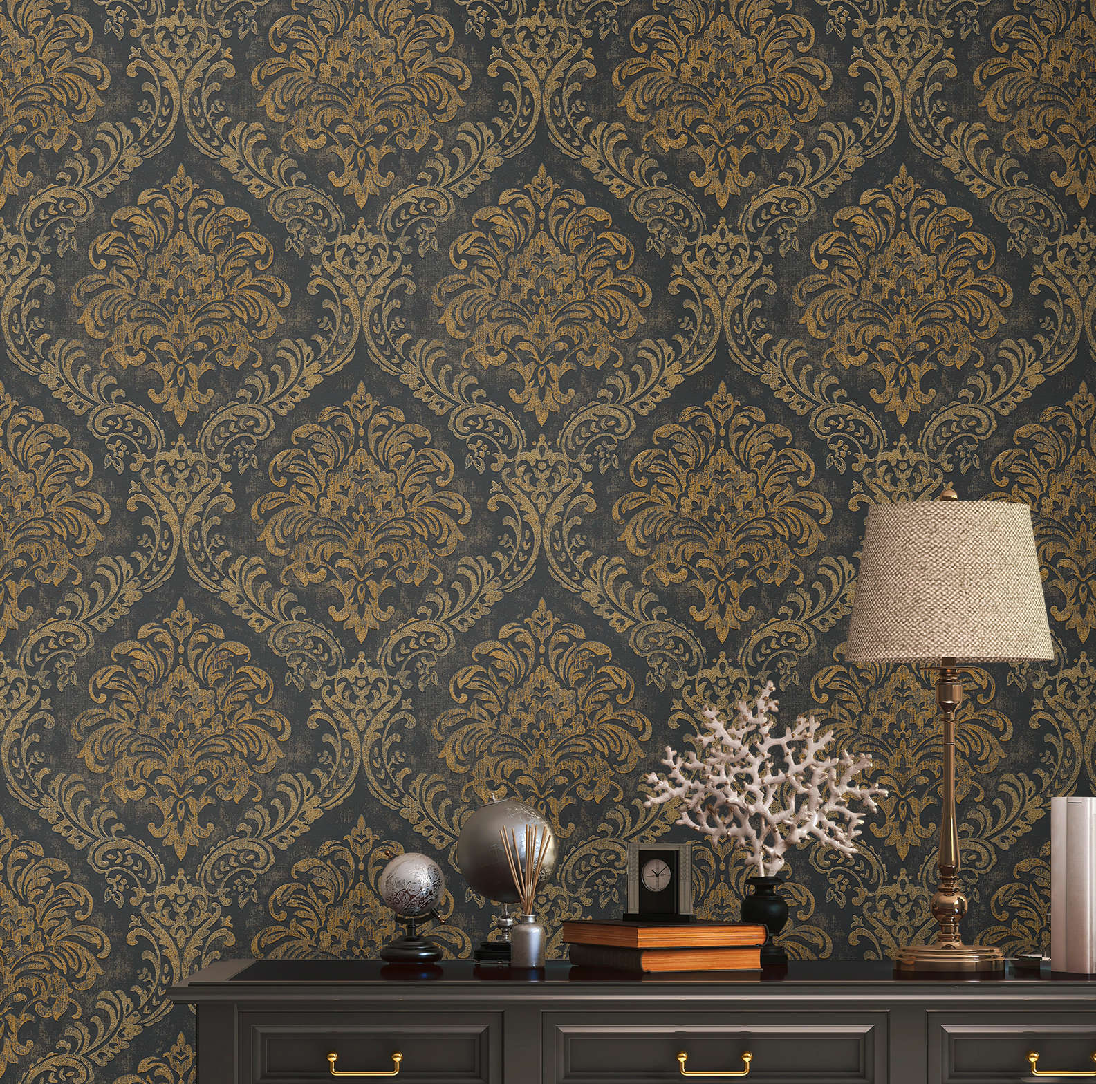             Vliestapete mit Barock-Ornamenten & metallic Used-Look – Schwarz, Gold
        