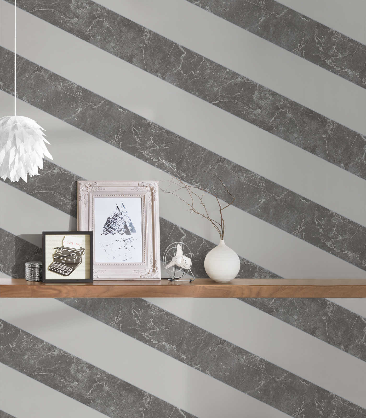             Streifentapete mit Marmoroptik Design by MICHALSKY – Grau
        