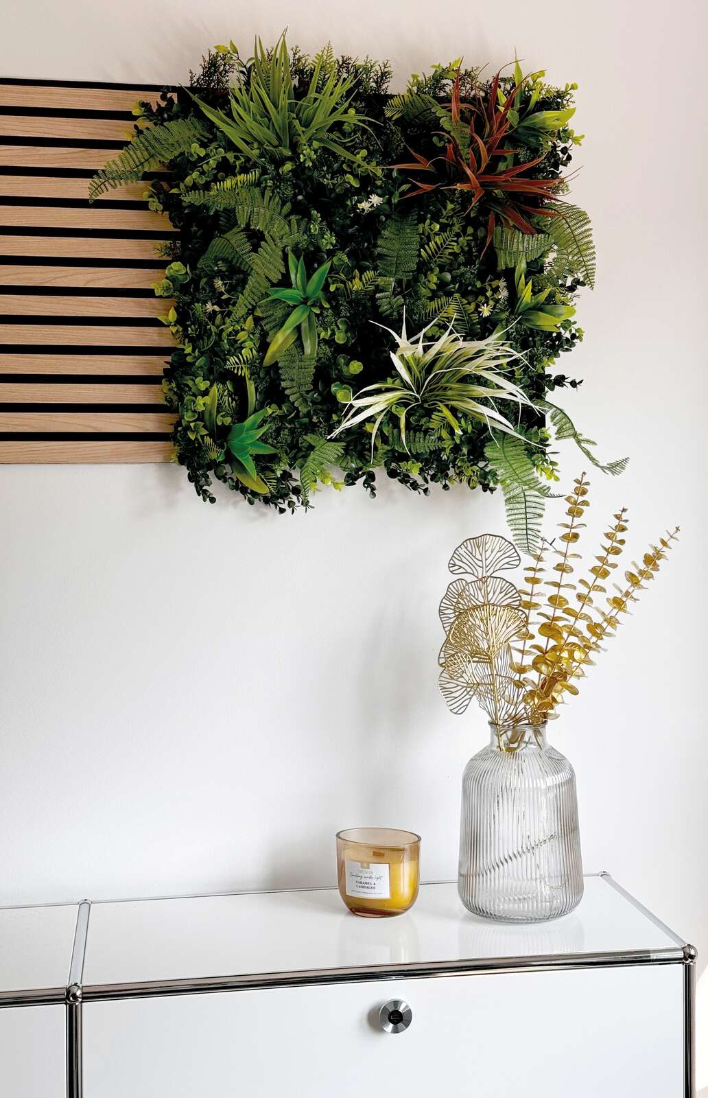 pflanzenwand, künstliche pflanzen, grünpflanze, vase, kerzenhalter