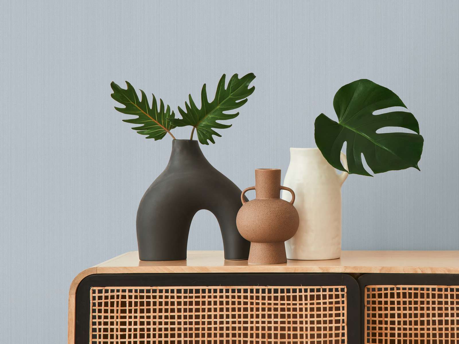             Vliestapete Taubengrau seidenmatt, Uni mit Struktureffekt
        