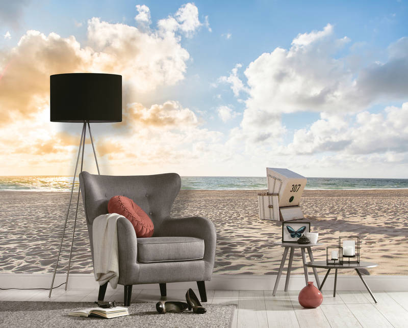             Strandkorb bei Sonnenaufgang – Braun, Blau, Gelb
        