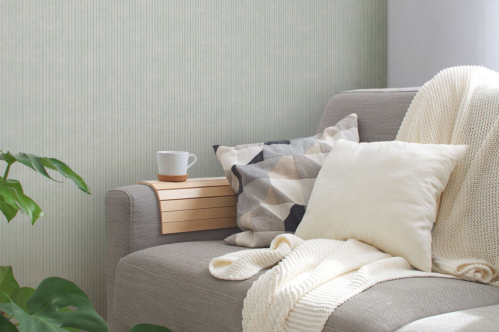 Wohnzimmer, Sofa, Kissen, Tischablage, Teebecher