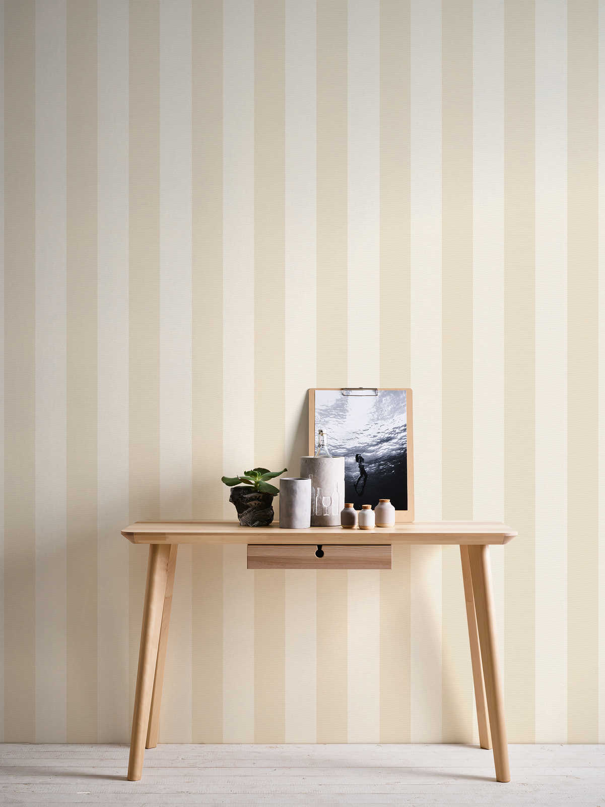 Holztisch, Schreibtisch, Naturholz, Gedankenwand, Dekoration