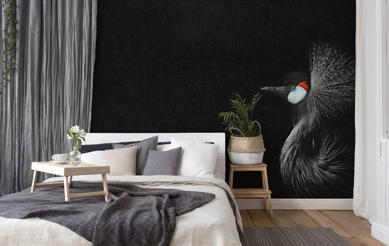 TWINENZIMMER, WANDTAPETE, Kronenvogel, graue Bettdecke, PFLANZE IM TOPF