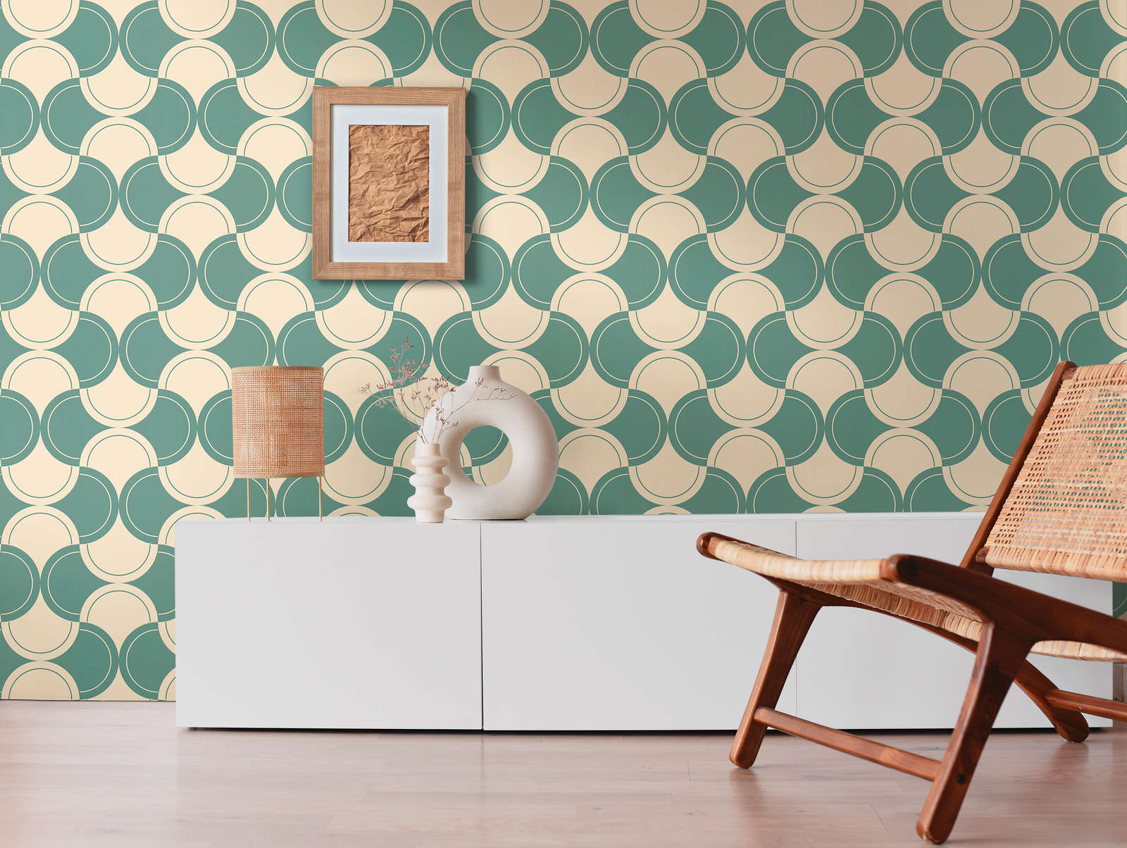             Vliestapete mit Halbkreismuster im 70er Jahre Stil – Grün, Beige
        