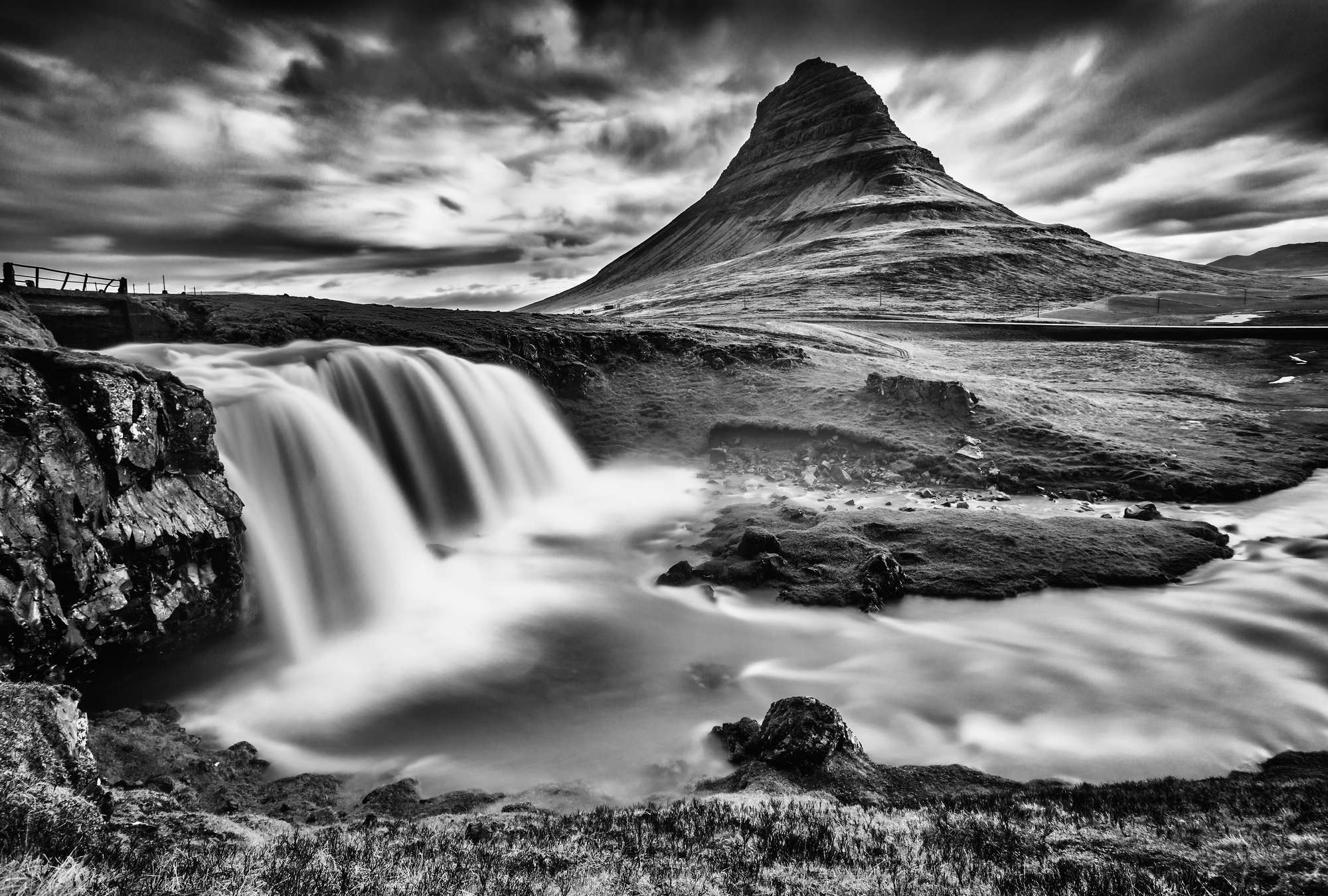 Wasserfall, Berglandschaft, Steinlandschaft, Flusswasser, Schwarzweiß