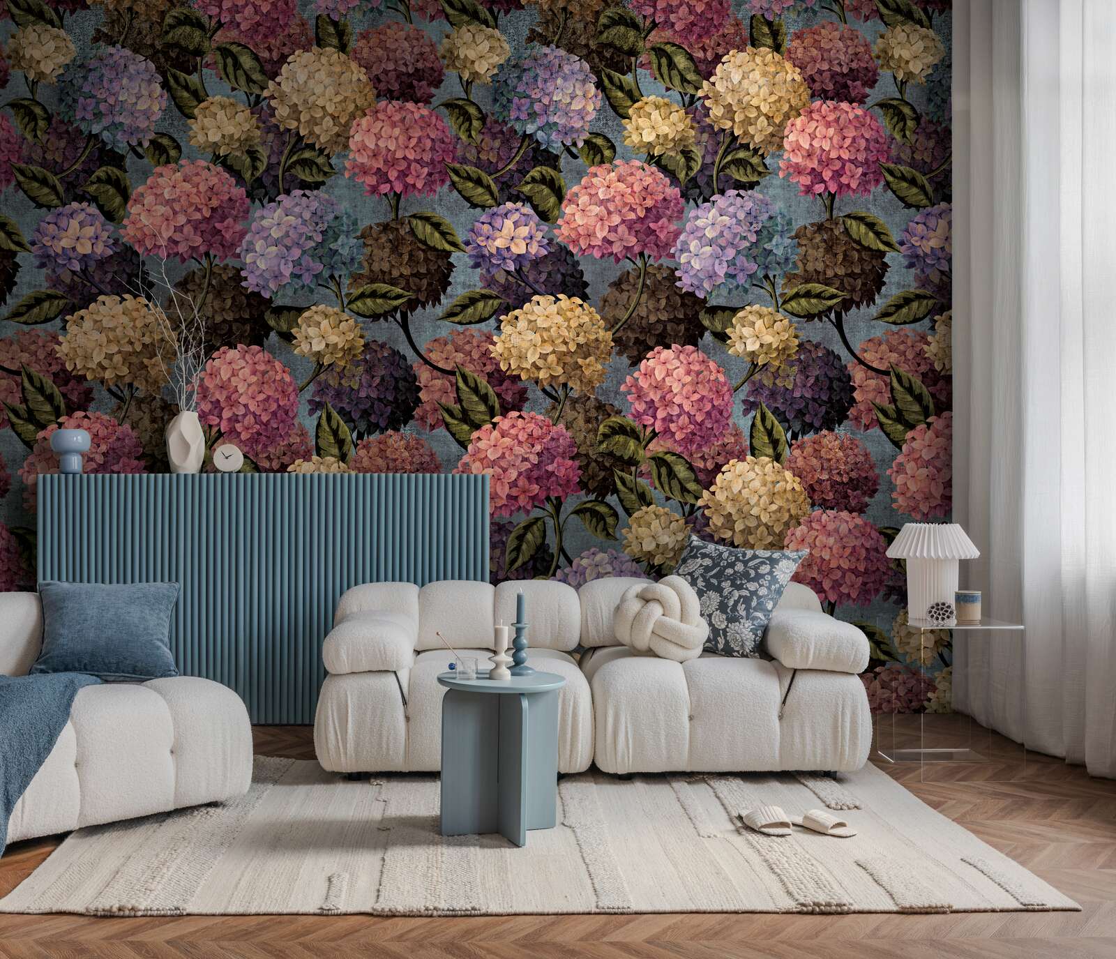Hydrangea-Wandtapete, Blumenmuster-Wandtapete, Sofa, Wohnzimmer, blaue Akzente