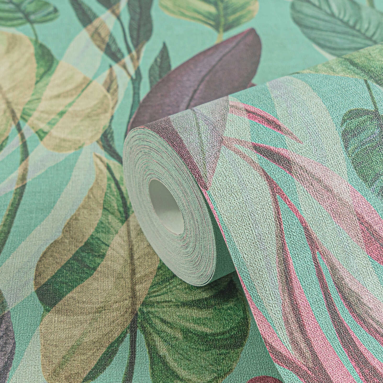             Leuchtende Vliestapete im exotischen Stil mit Blätterdesign und leichter Struktur – Bunt
        