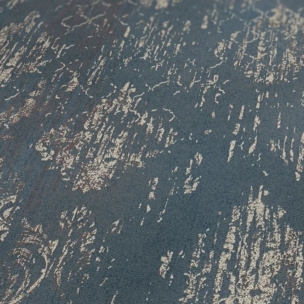 Detailreiche Vliestapete mit schimmernden Ornamenten und feiner Struktur – Blau, Silber, Metallic