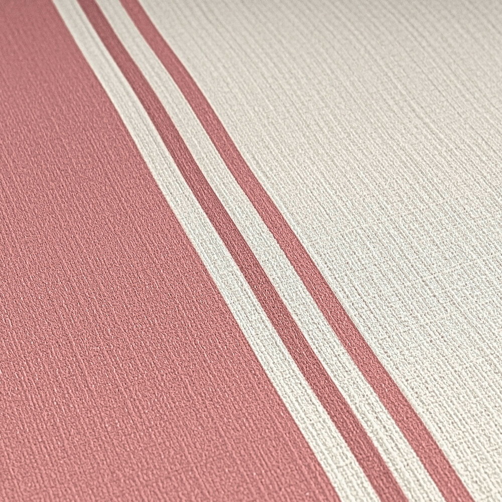 Klassische Streifentapete mit leichter Struktur von MICHALSKY – Creme, Rot