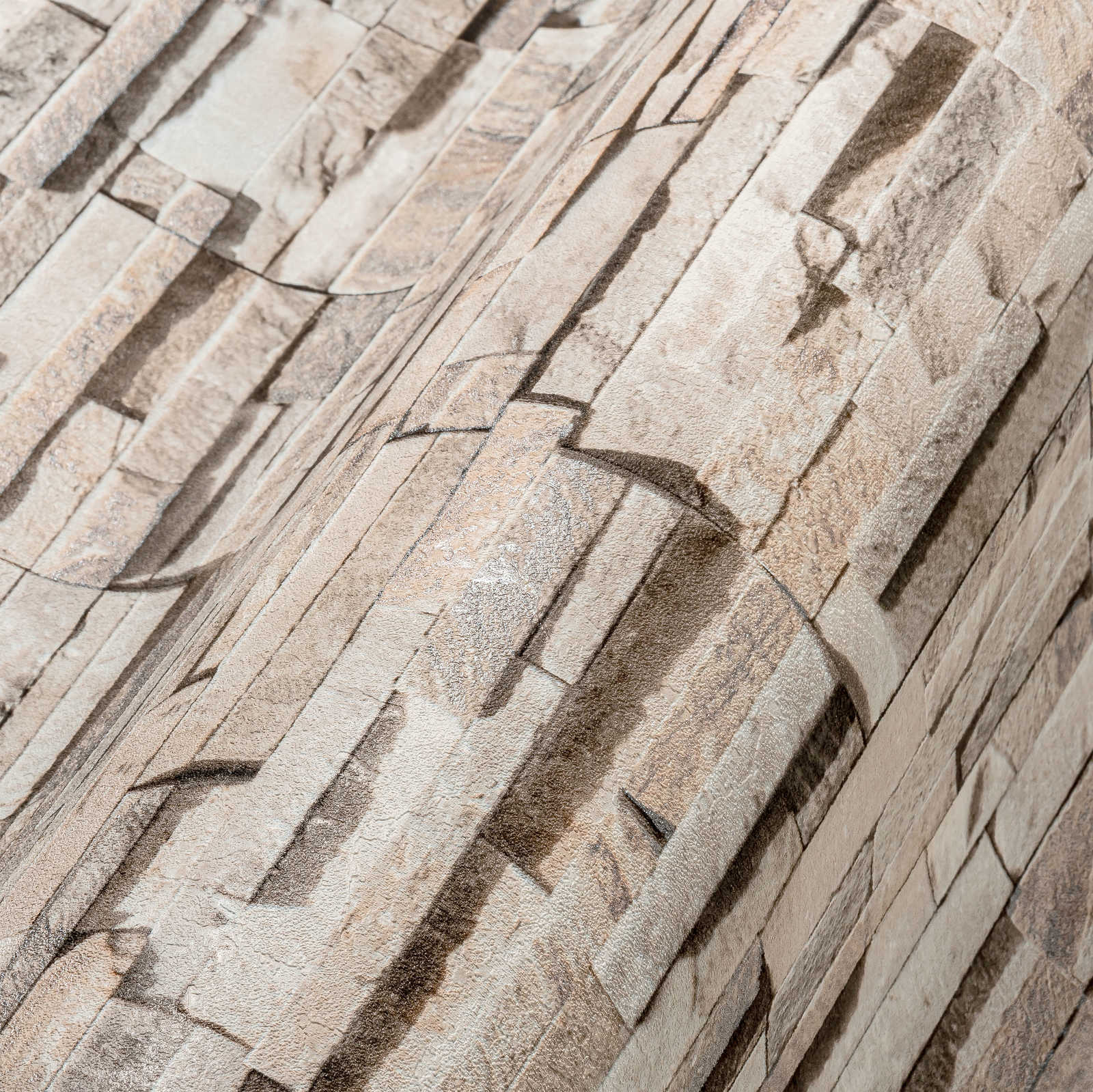             Leicht glänzende Vliestapete mit Steinmauer-Optik – Beige, Braun
        