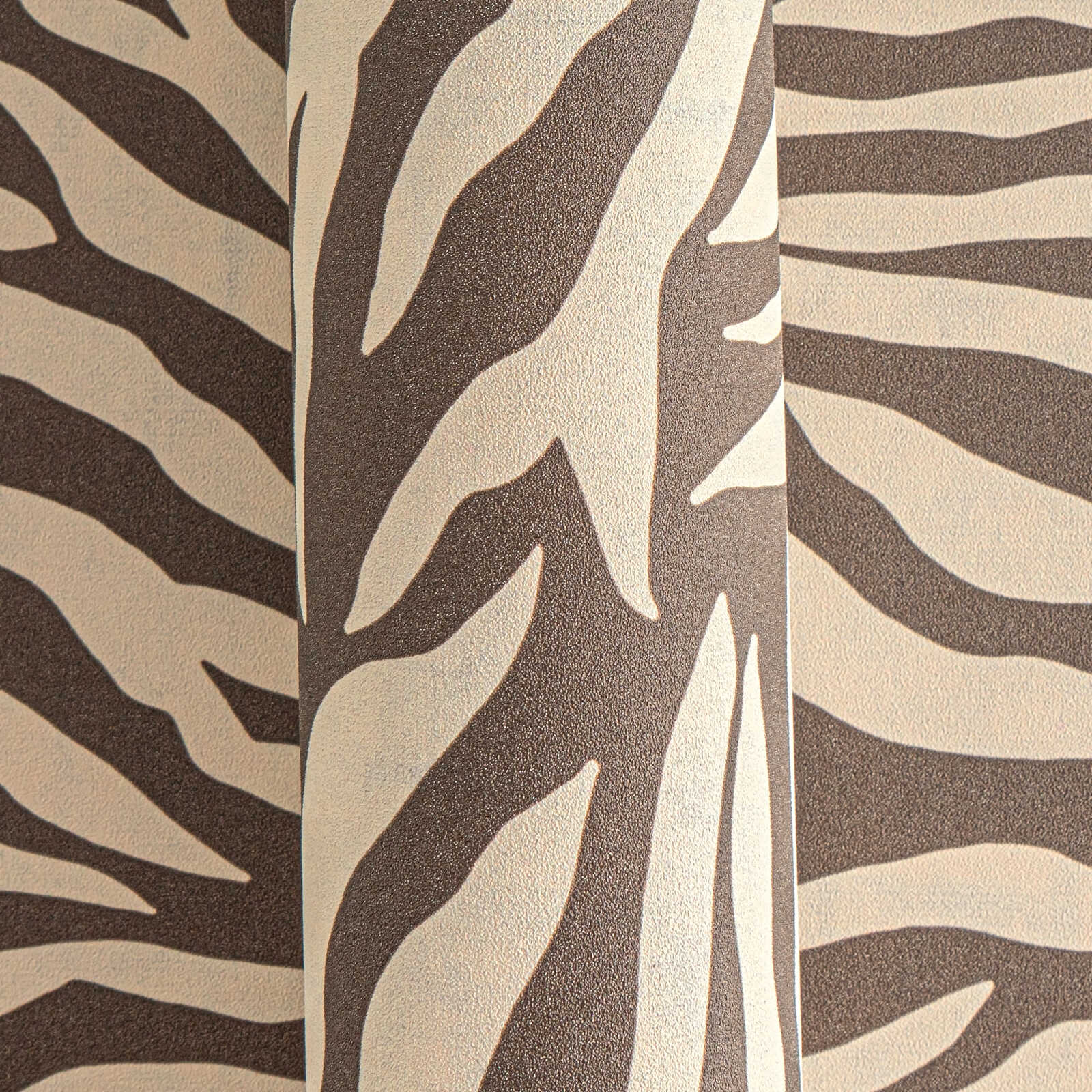             Moderne Vliestapete mit ausdrucksstarkem Zebramuster, leichte Struktur – Braun, Beige
        