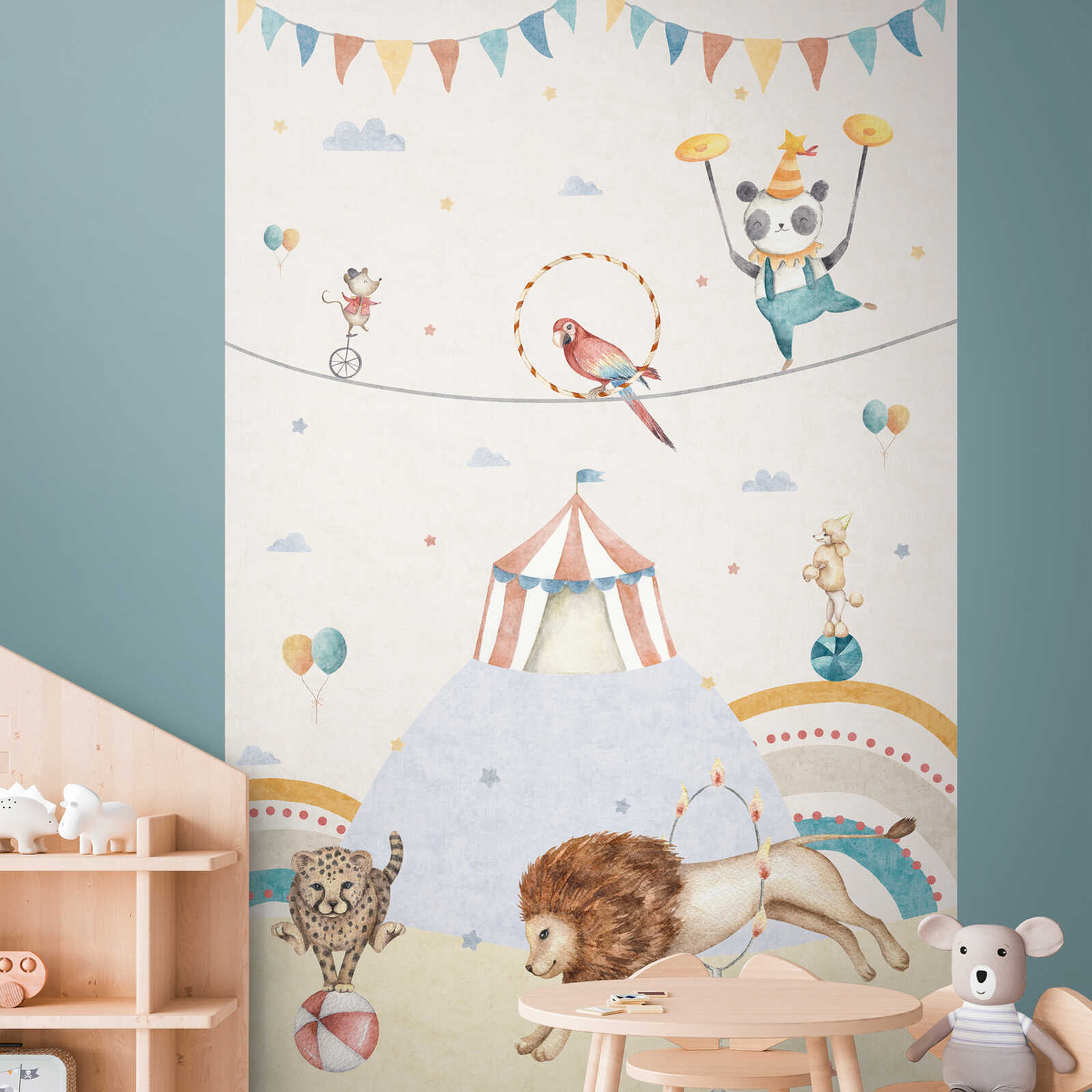         Zirkuszauber Vliestapeten Panel 159cm Breite x 280cm Höhe – Fröhliche Tiere und bunte Akzente für ein fantasievolles Kinderzimmer, glatte Oberfläche – Bunt
    