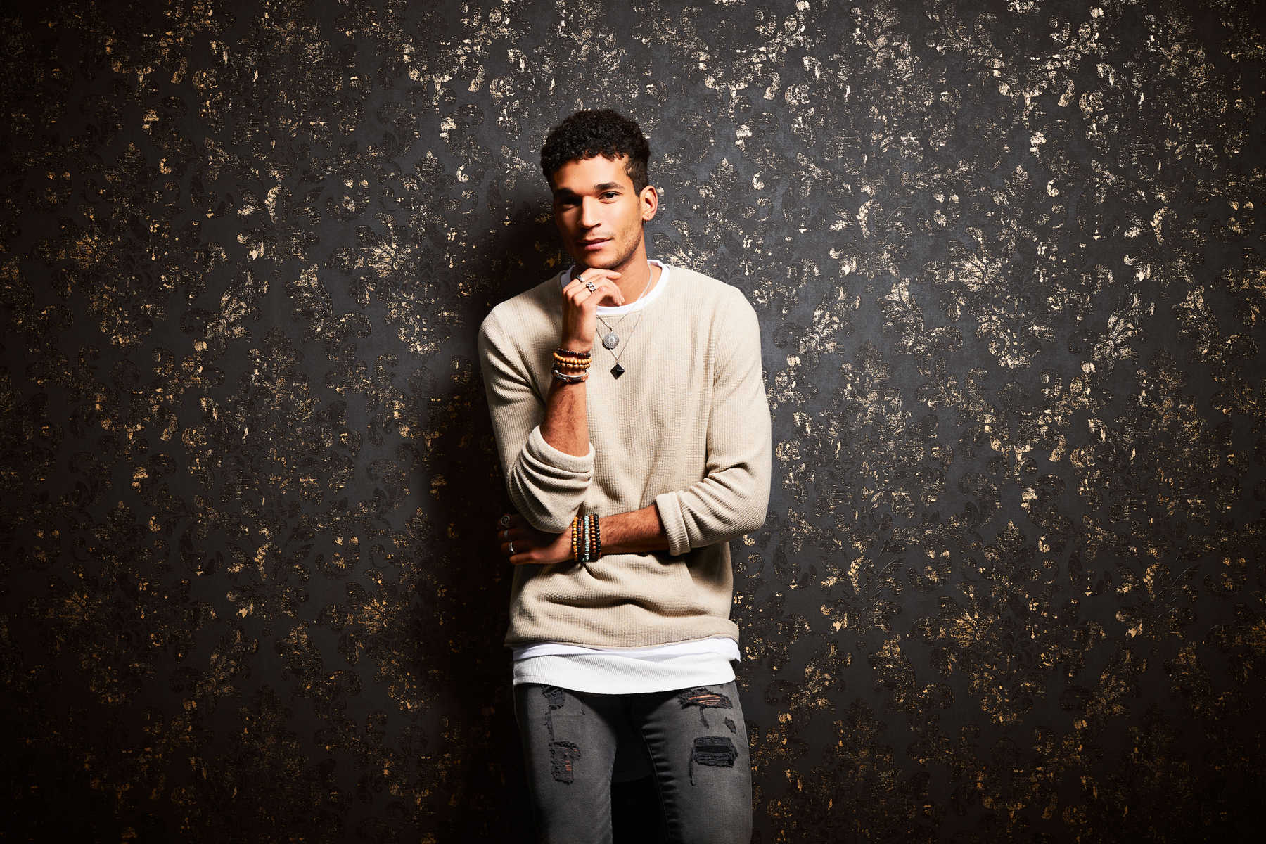             Barock-Tapete Ornamente im Used Look – Schwarz, Gold
        