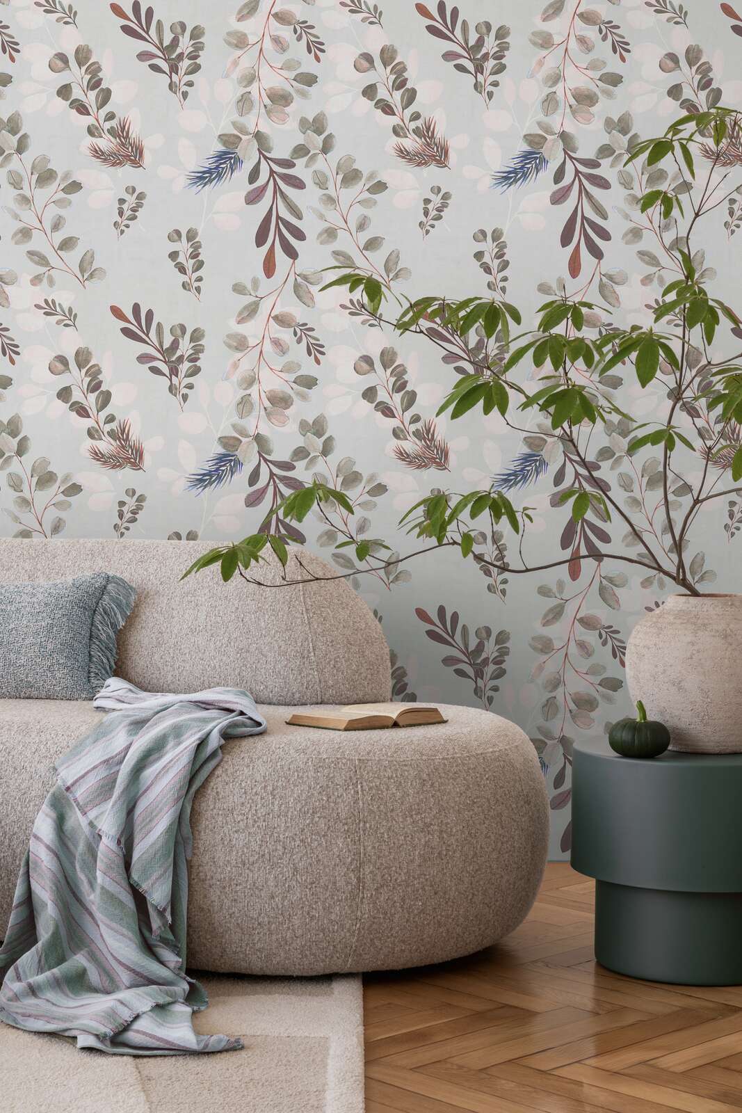             Stilvolle Vliestapete mit dezentem, filigranem Blättermuster, einfache Oberflächenstruktur – Grau, Bunt
        