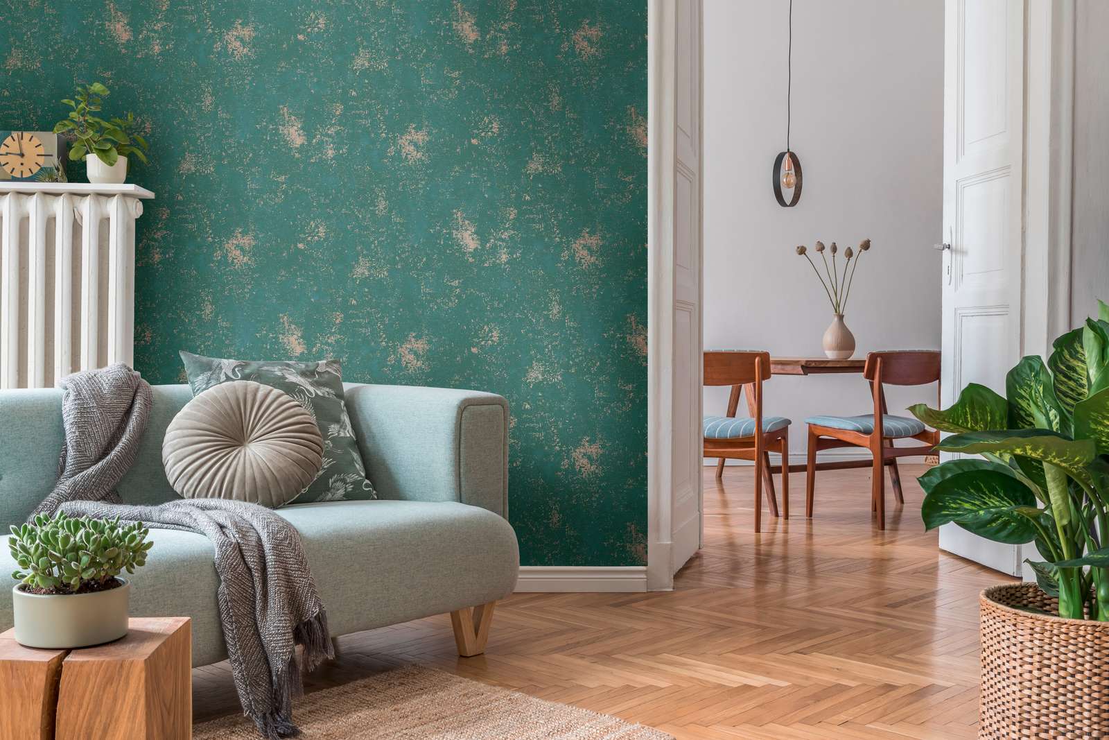             Dunkelgrüne Tapete mit Textur und Metallic-Effekt
        